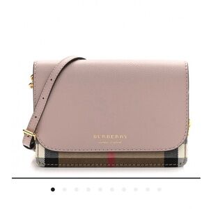 BURBERRY
Grained Calfskin House Check Tartan
Mix Hampshire Wallet On Chain Pink